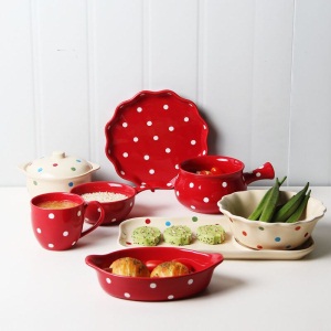 1日式可爱碗碟盘碟套装陶瓷餐具碗具盘子家用个性波点瓷器2人情侣