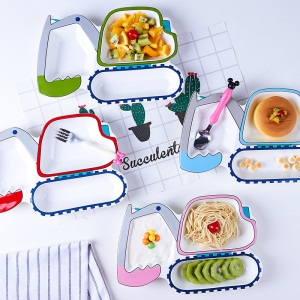 c2宝宝餐盘儿童餐具陶瓷创意卡通飞机早餐盘子碗可爱家用分隔分格盘