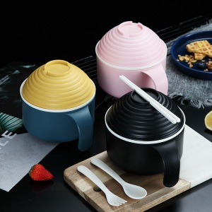 d3网红大容量泡面碗带盖易清洗微波炉可用创意方便面碗送餐具木手柄