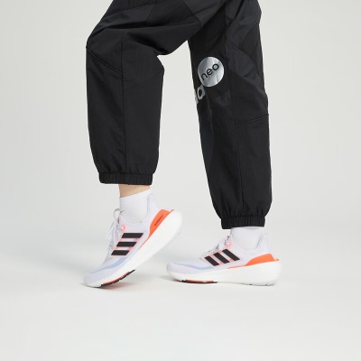 阿迪达斯 （adidas）女子ULTRABOOST LIGHT W跑步鞋s447